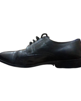 Derby à bout rapporté en cuir noir